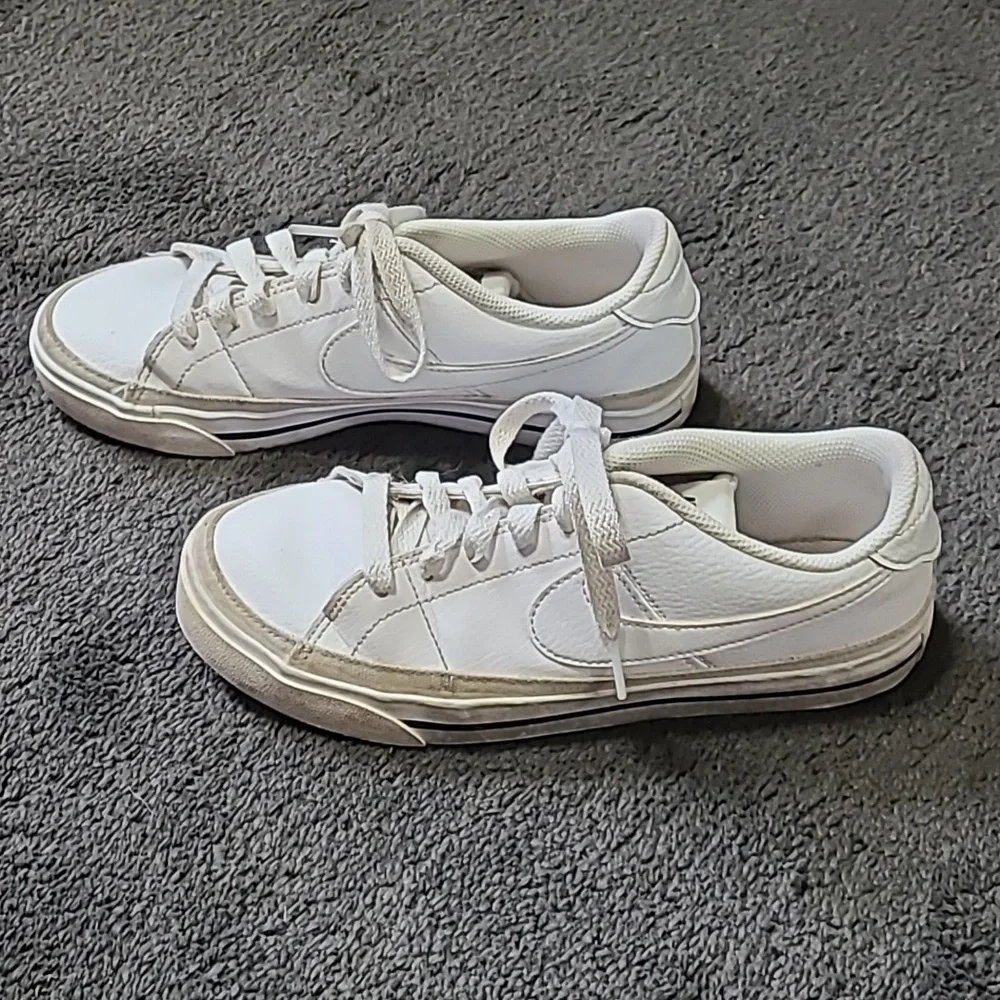 Nike court legacy